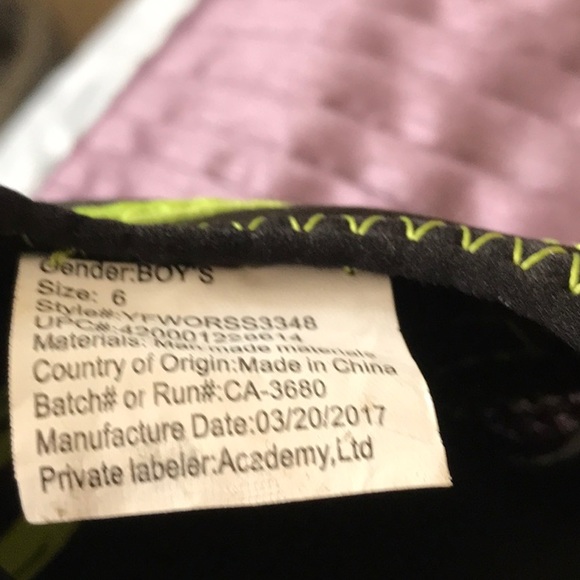 Great sport shoes for water and land!! Boys size 6. Or why not unisex?? - Picture 2 of 6